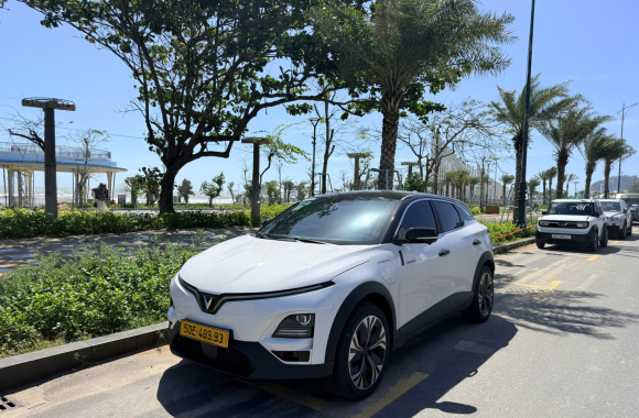 THUÊ XE 4 CHỖ CÓ TÀI XẾ