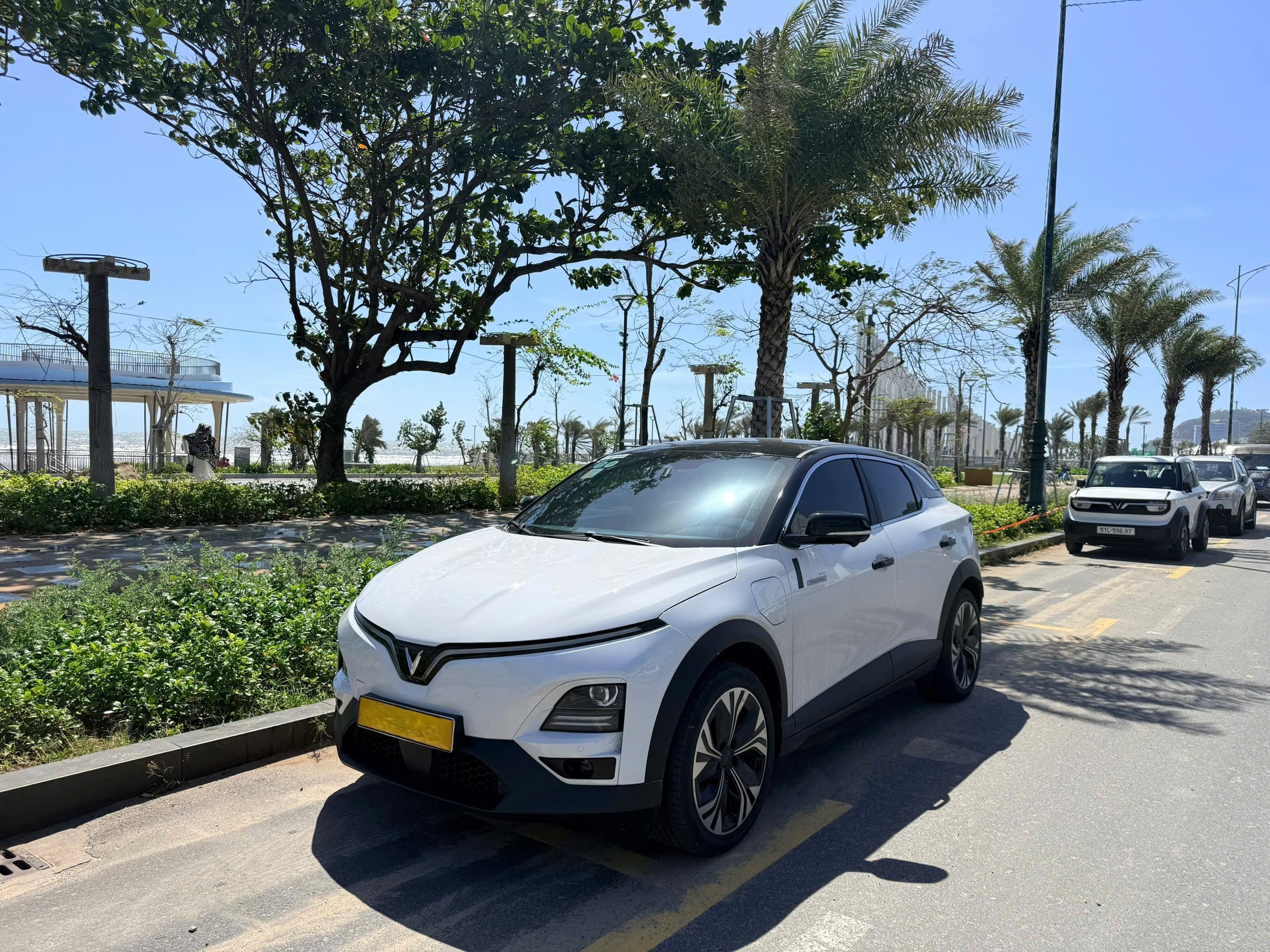 thuê xe 4 chỗ có tài xế Lê Huỳnh