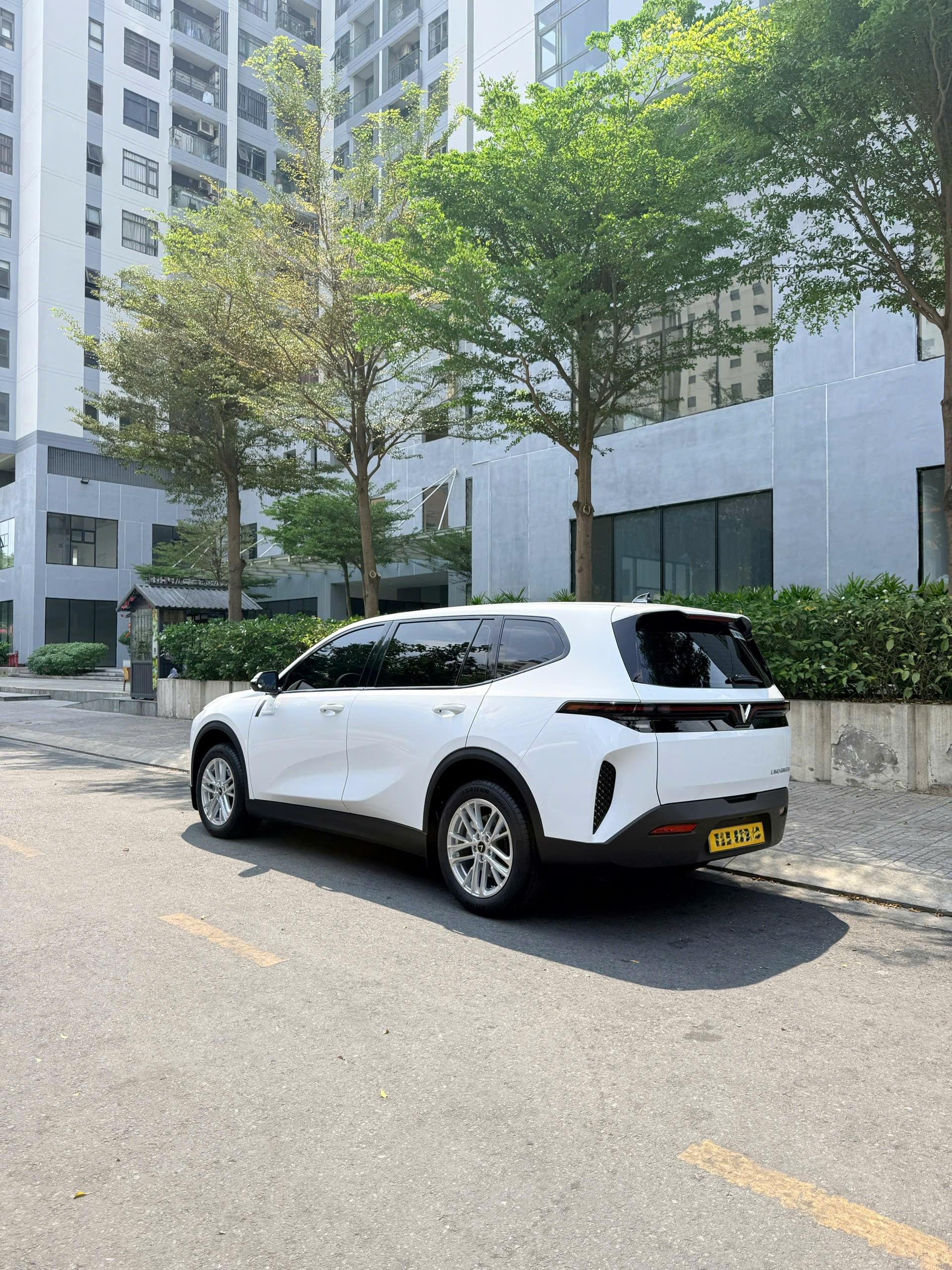 thuê xe 4 chỗ có tài xế Lê Huỳnh